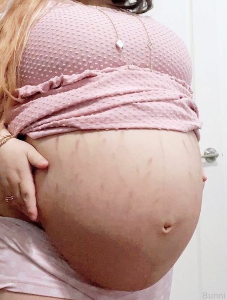 StrawbewwyMilf modèle magnifique photo