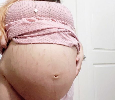 StrawbewwyMilf haut modèle image