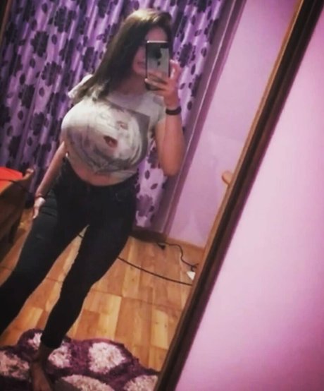 Denisa R Maria étoile érotique galerie