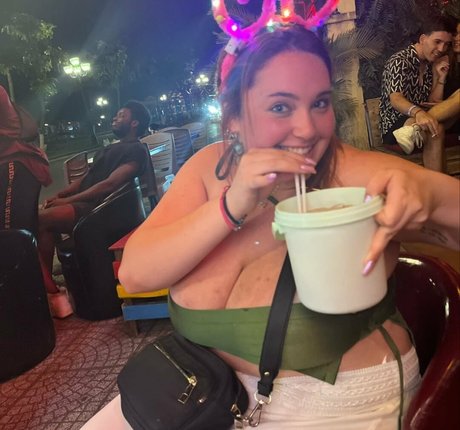 Raphaela S haut modèle archive