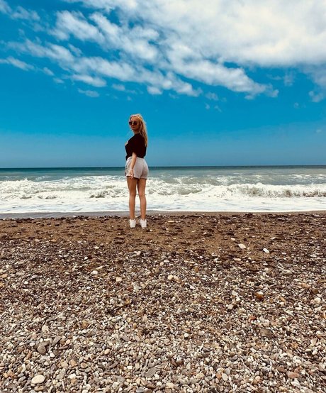 blonde vivi actrice artistique collection