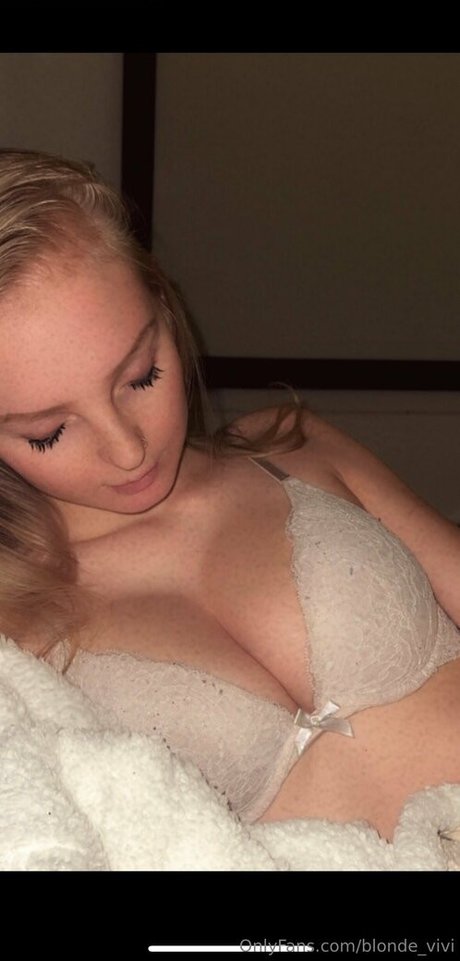 blonde vivi étoile érotique photos