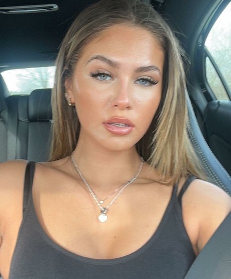 lara giorr modèle sexy image