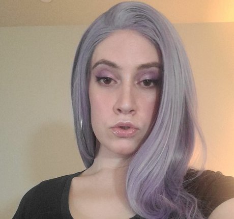 Lumina Moonstone star érotique galeries