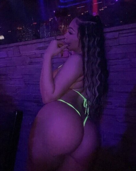 fille courbée dà côté onlyfans xxx nu images