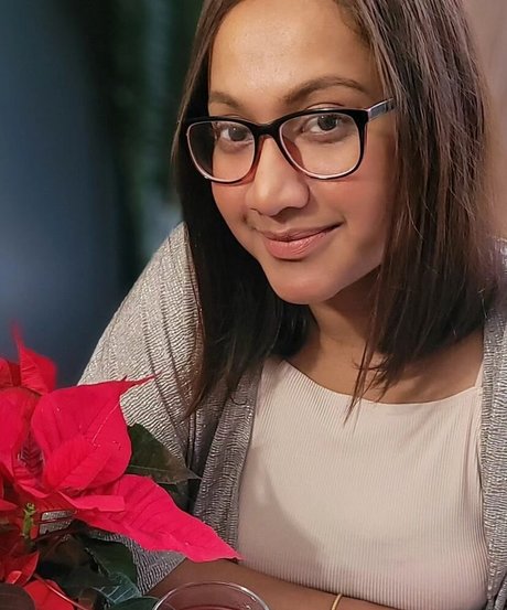 fille courbée dà côté onlyfans pornographique nu photos