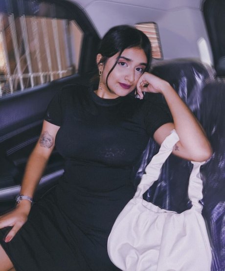 Ruchika Tandon modèle xxx photo