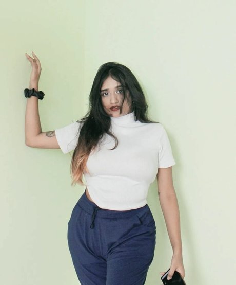 Ruchika Tandon modèle magnifique galeries