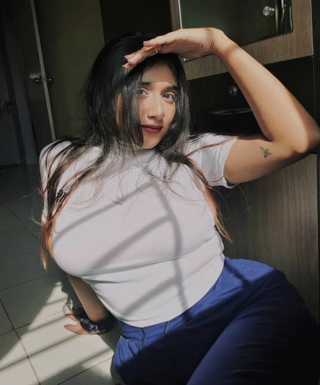 rousse au gros cul onlyfans adulte en haute qualité img