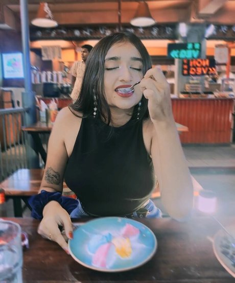 Ruchika Tandon étoile hd archive