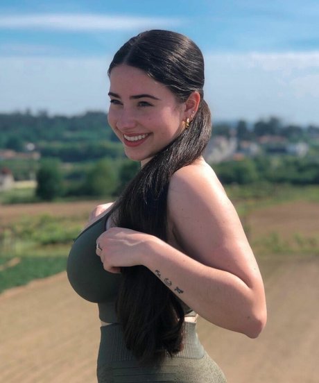 Mariana Pinho modèle érotique image