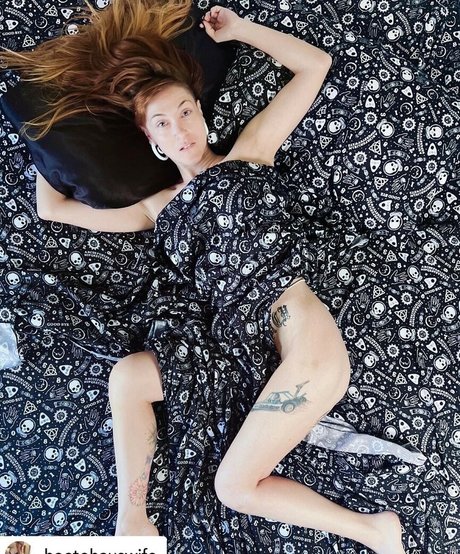 Hoetohauswife étoile nue galeries