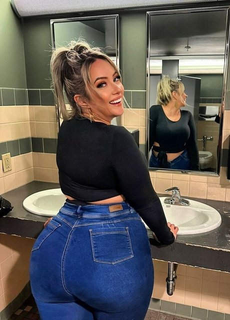 Emma St James modèle sympa des photos