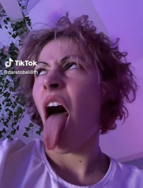 cuisses épaisses onlyfans haut érotique archive