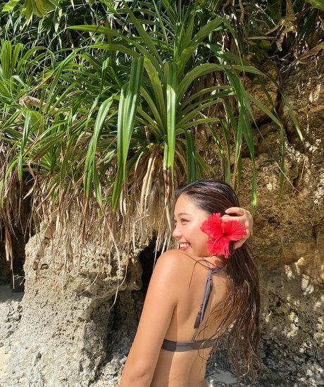 Naho Nishikawaka haut modèle galeries