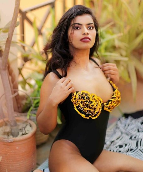 Nidhi Goel nus star du porno archive