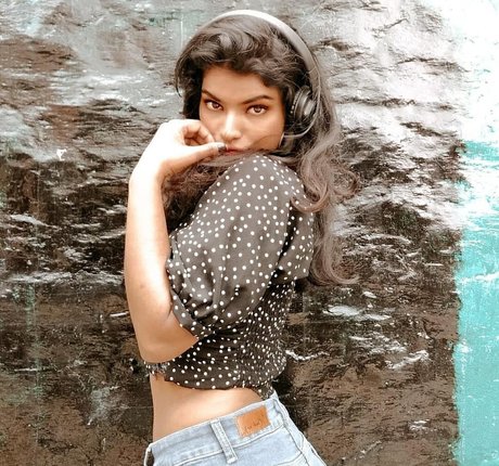 Nidhi Goel actrice artistique images