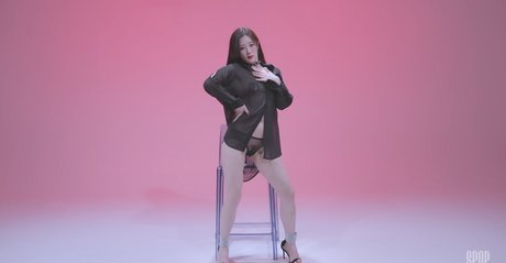 yingxiu xyz actrice de nus image