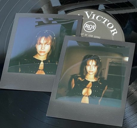 Lola Dubrul star du porno en haute qualité photo