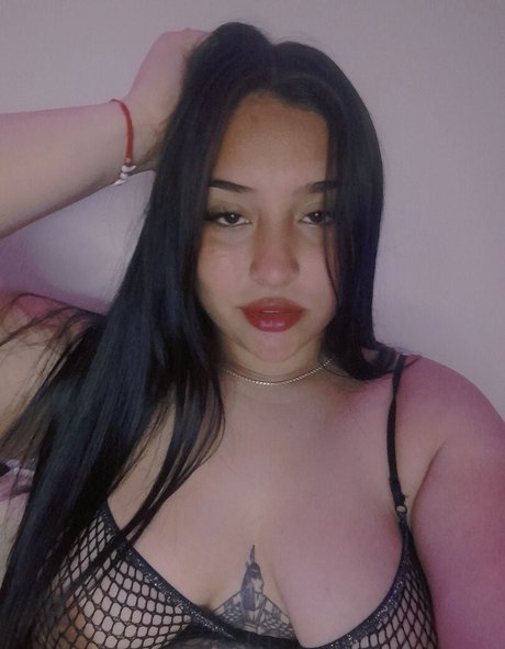 milf aux cheveux noirs onlyfans pornographique parfait des photos