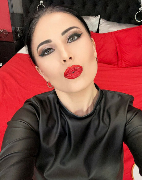 Grace Domnin étoile adulte galerie