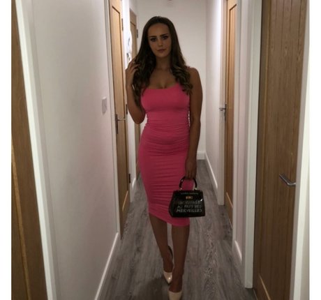 Aimee Stobbart modèle nu des photos