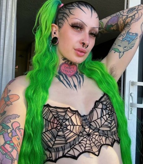 Frankie Phantom modèle sexy photos