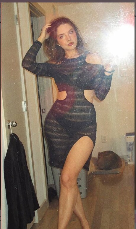 Taalia Vess modèle joli galeries