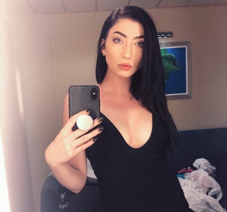 Taylor Kristine modèle nu archive