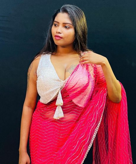 Elakkiya Rajendran art modèle photos