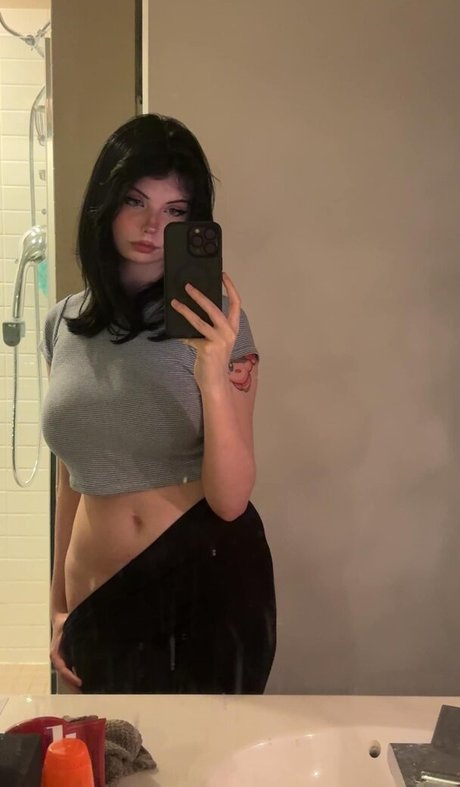 Mewstic xxx star du porno des photos