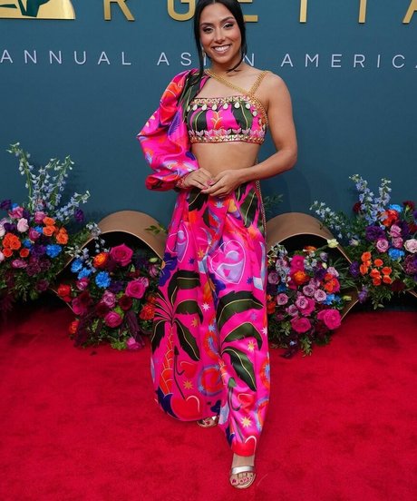 Michelle Khare modèle exclusif galeries