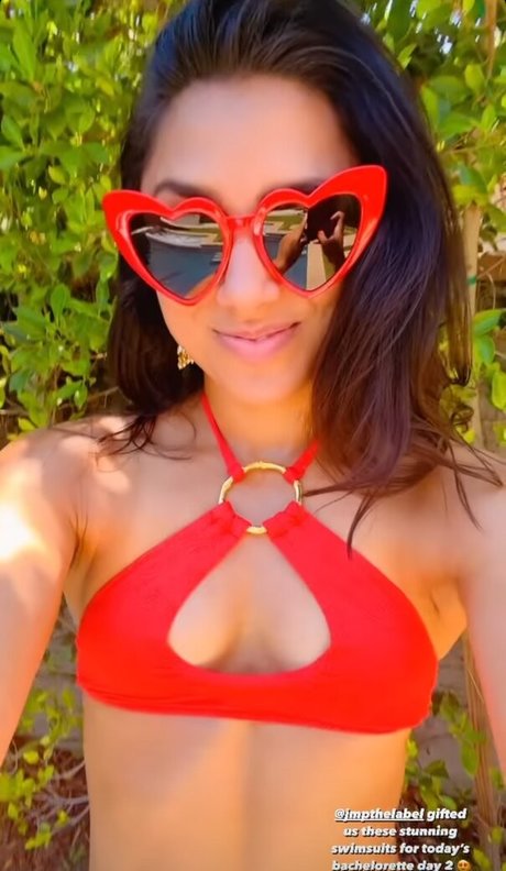 Michelle Khare star du porno érotique galeries