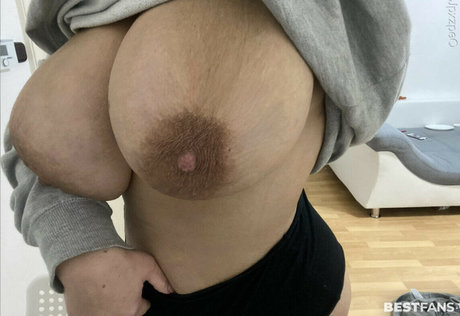 Ria Pompadour jolie star du porno archive