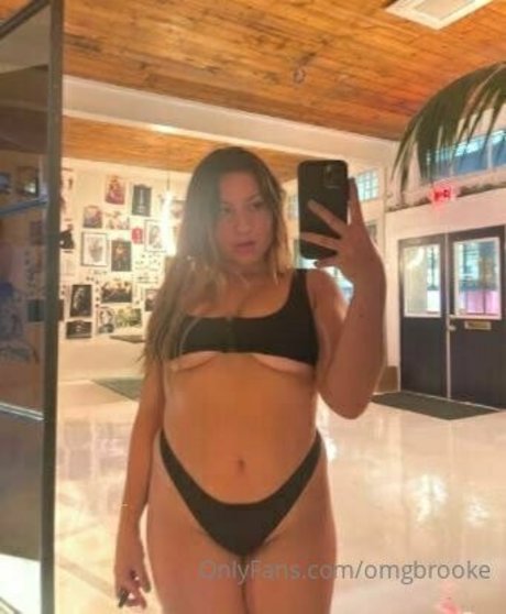 omgbrooke modèle chaud images