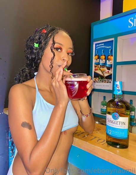 ebonynaomii actrice hd galeries