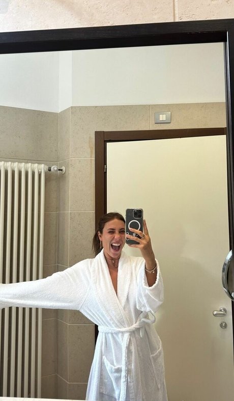 mynameisfrancescabiella joli modèle image