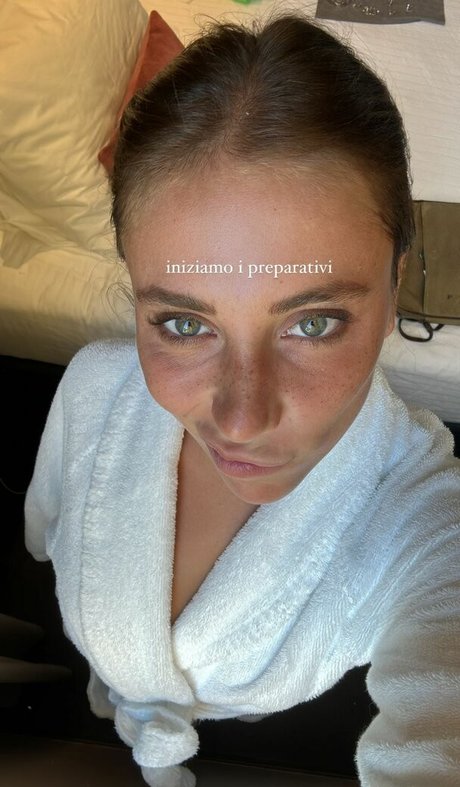 mynameisfrancescabiella étoile chaude archive