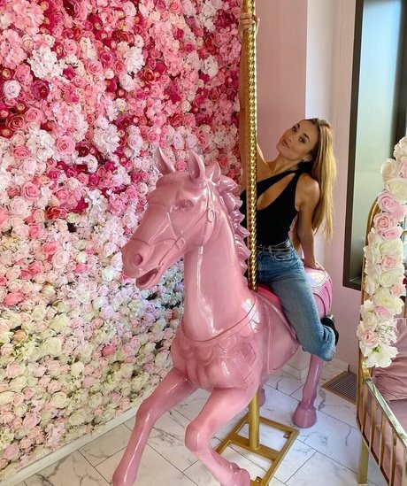 blonde au gros cul onlyfans assez pornographique img