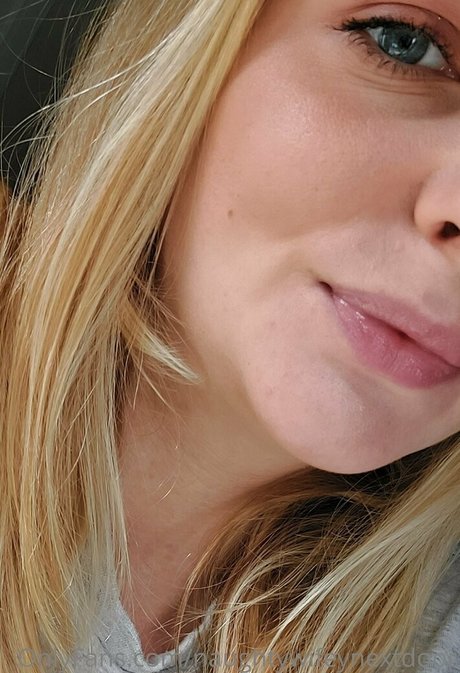 naughtywifeynextdoor star du porno adulte images