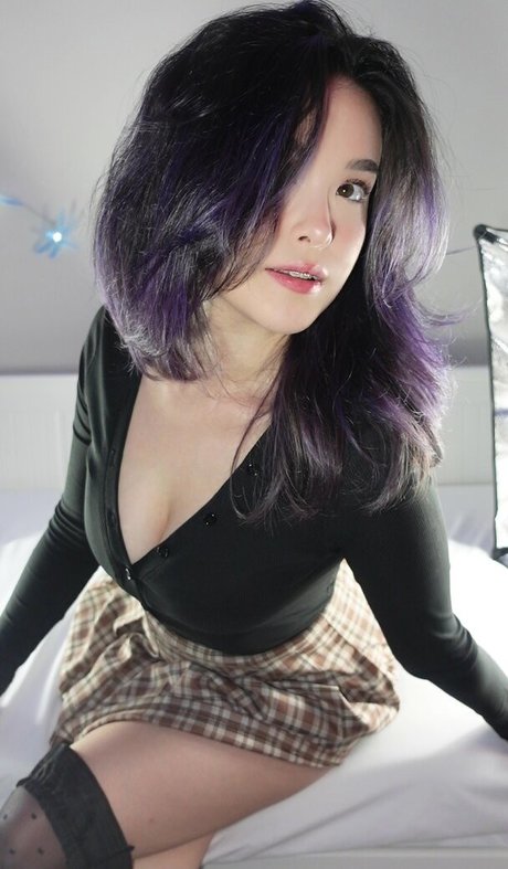 TheMishkaBear actrice sexy photos