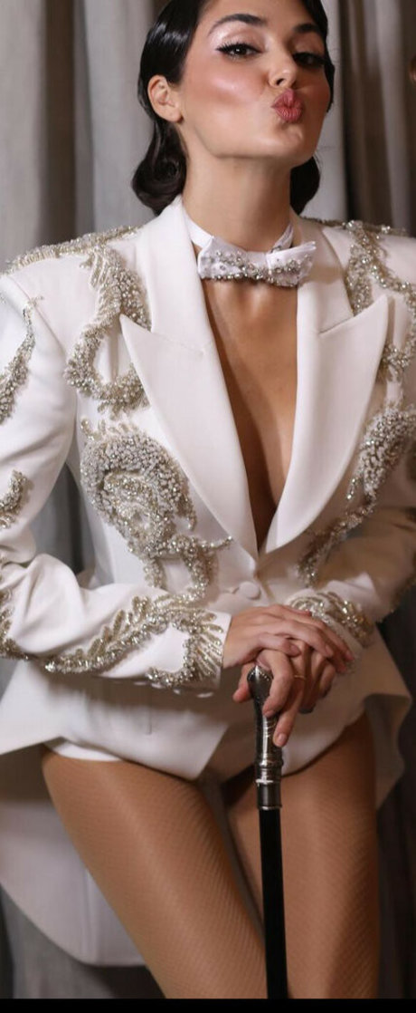 Hande Ercel art modèle collection