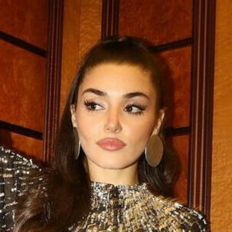 Hande Ercel étoile érotique collection