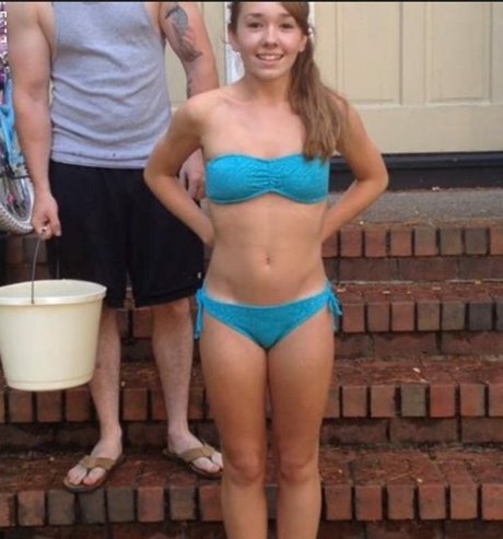 Holly Taylor jolie étoile archive