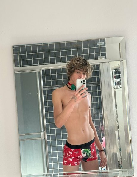 okayjohnnyboy étoile chaude img