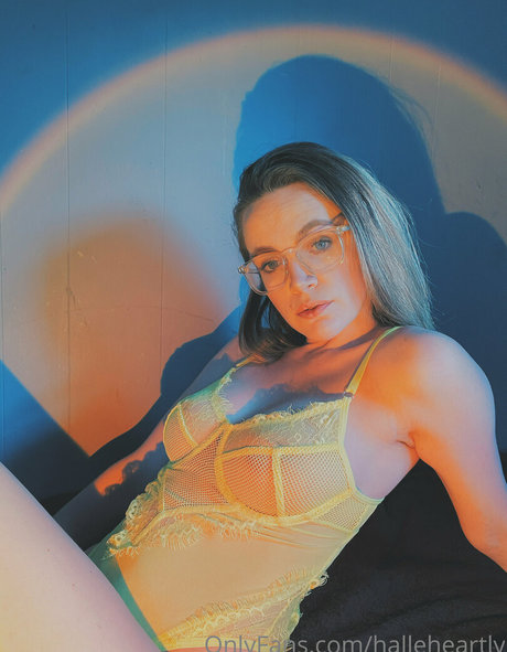 halleheartly modèle adulte photos