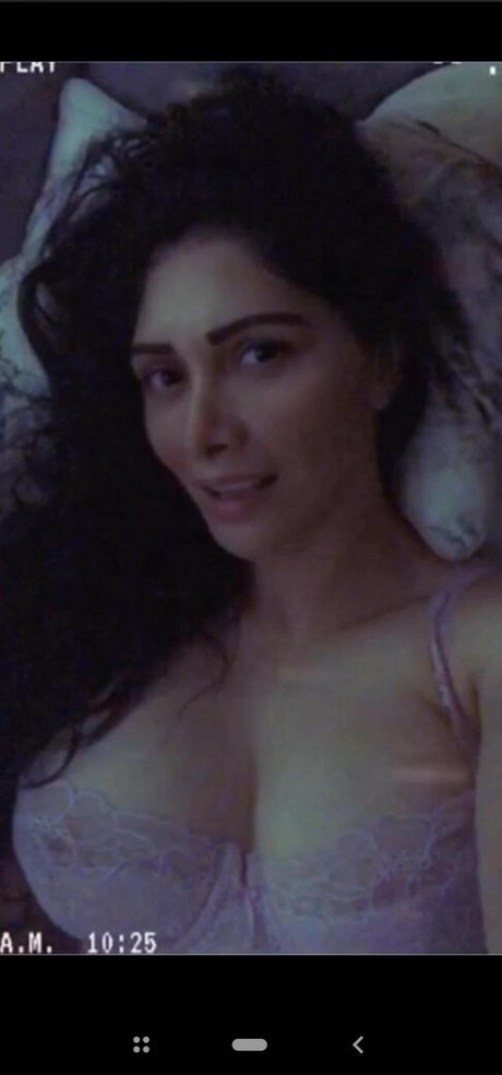 Cari 88 étoile nue img