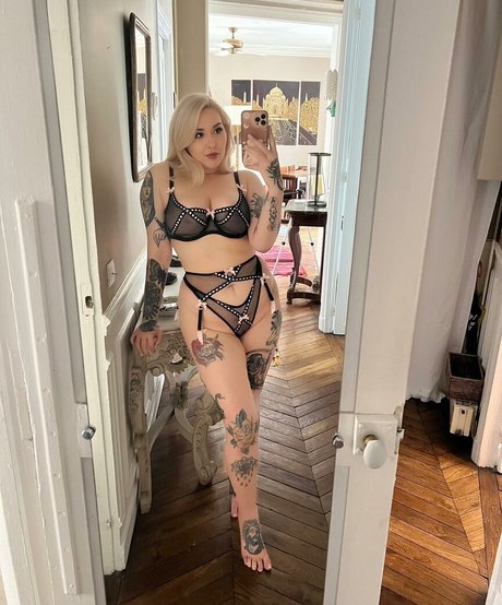 Isabella Bloom modèle parfait galerie