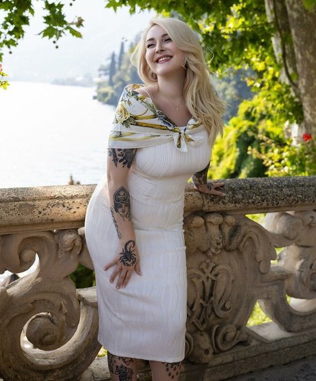 Isabella Bloom actrice de nus galeries