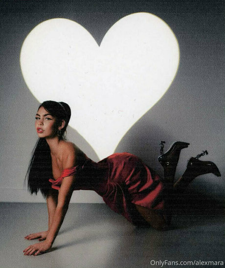 Alex Mara étoile parfaite galerie